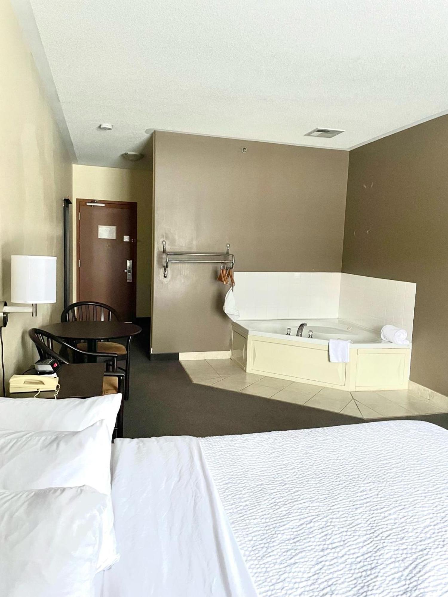 Super 8 By Wyndham Barrie South Ξενοδοχείο Εξωτερικό φωτογραφία